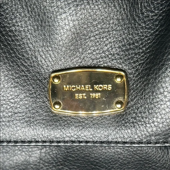 Michael Kors Black and Gold Adjustable Crossbody Bag with Elegant Design - Picture 7 of 11